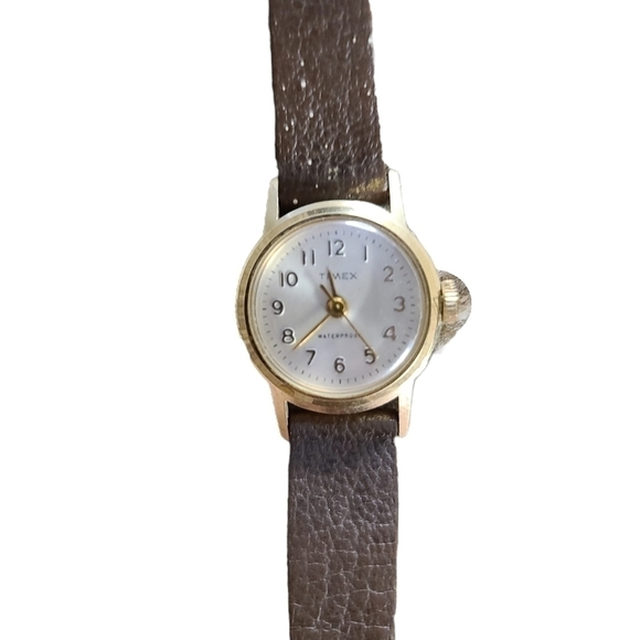 TIMEX Gold Brown Stainless Steel Back Waterproof Shock Resistant Watch - Picture 2 of 4